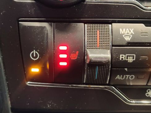 Used 2018 Ford Explorer XLT w/ Equipment Group 202A image 26