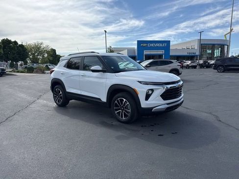 Used 2025 Chevrolet TrailBlazer LT AWD/4WD image 1