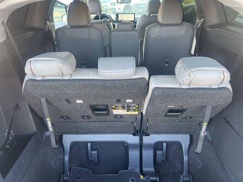 Used 2025 Toyota Sienna XLE image 18