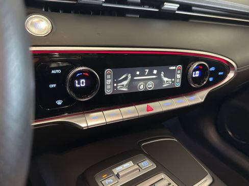 Used 2025 Genesis GV70 3.5T Sport w/ Sport Advanced Package image 15