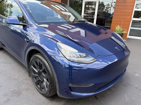 Used 2022 Tesla Model Y Long Range AWD/4WD image 2