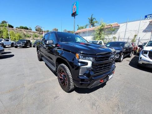Used 2023 Chevrolet Silverado 1500 LT Trail Boss w/ LT Trail Boss Premium Package AWD/4WD image 2