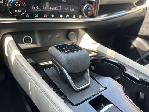 Used 2023 Nissan Rogue SL w/ SL Premium Package FWD image 47