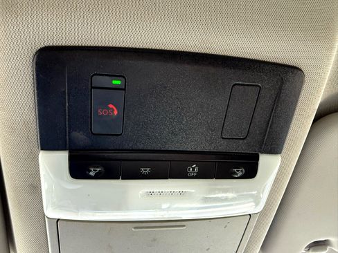 Used 2023 Nissan Rogue SV image 34