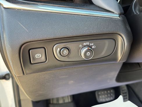 Used 2019 Buick Enclave Essence AWD/4WD image 14