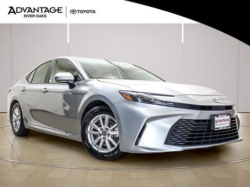 Used 2025 Toyota Camry LE FWD image 2