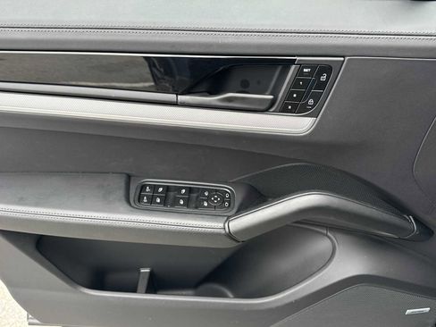 Certified 2024 Porsche Cayenne image 12