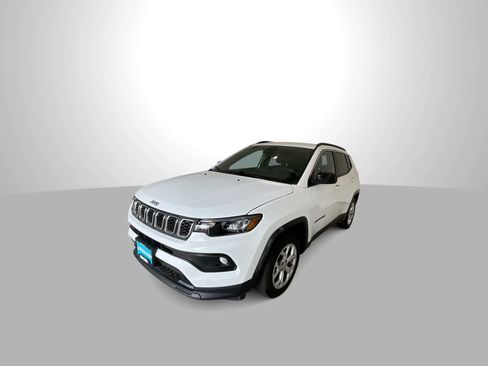 Used 2024 Jeep Compass Latitude AWD/4WD image 4