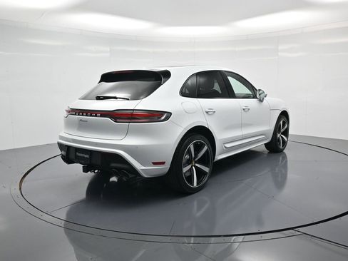 New 2026 Porsche Macan image 30