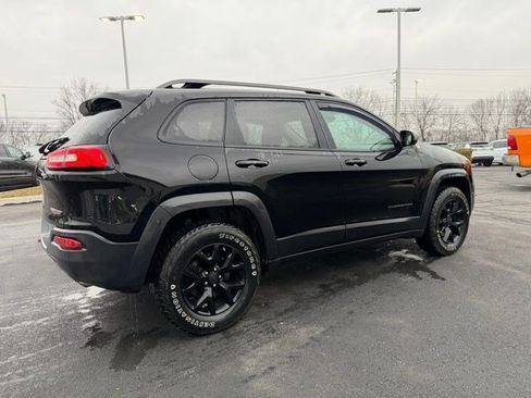 Used 2017 Jeep Cherokee Trailhawk w/ Cold Weather Group image 7