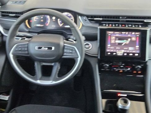 Used 2023 Jeep Grand Cherokee L Laredo AWD/4WD image 28