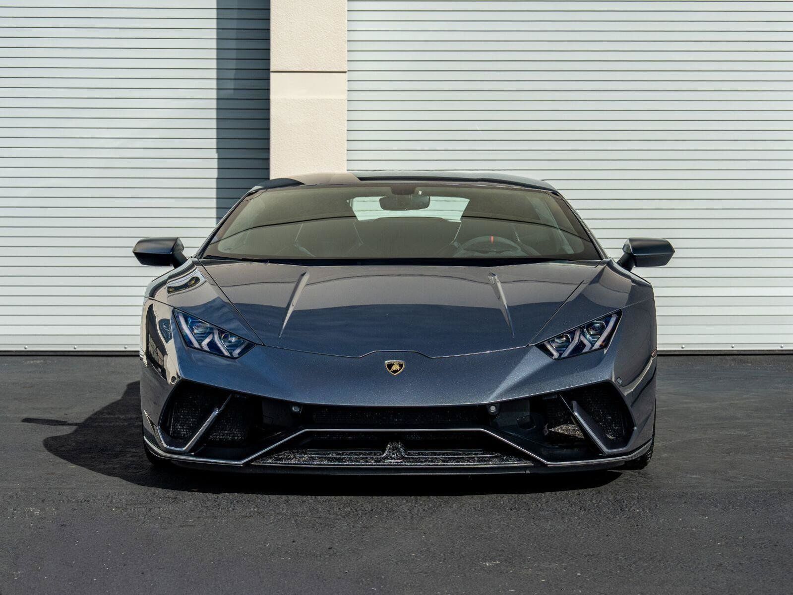 Used 2018 Lamborghini Huracan Performante AWD/4WD image 2