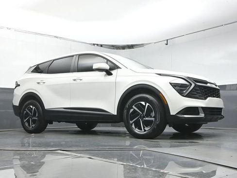 Used 2025 Kia Sportage LX AWD/4WD image 40