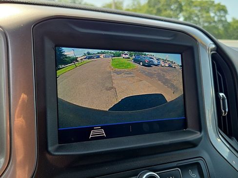 Used 2020 Chevrolet Silverado 1500 Custom w/ Custom Convenience Package AWD/4WD image 19
