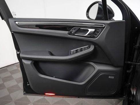 Used 2025 Porsche Macan S image 25