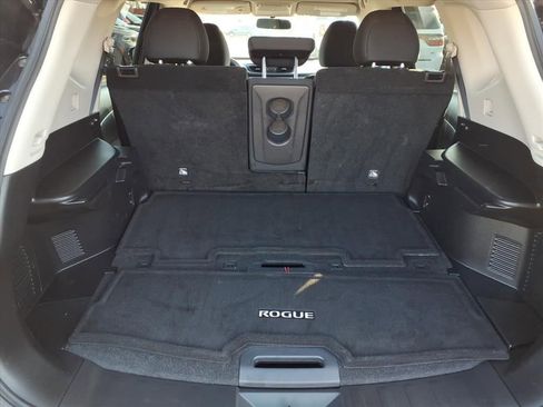 Used 2017 Nissan Rogue SV image 8