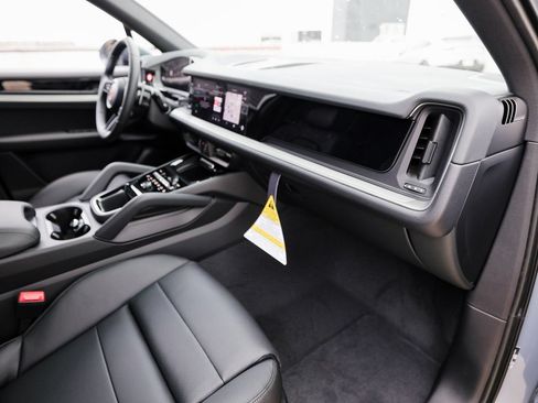 Certified 2026 Porsche Cayenne AWD/4WD image 27