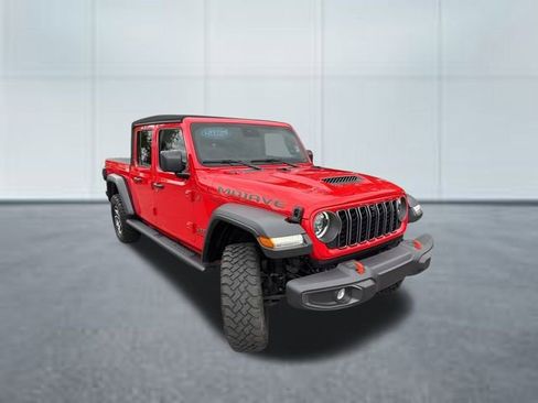 Used 2024 Jeep Gladiator Mojave w/ Technology Group AWD/4WD image 4