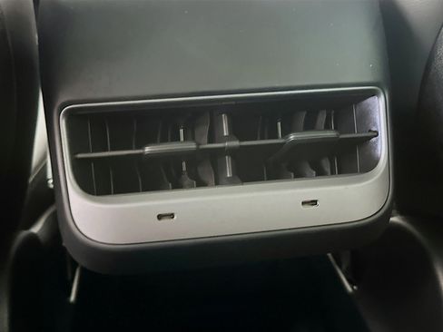 Used 2024 Tesla Model Y Long Range AWD/4WD image 25