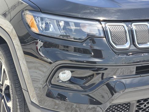 Used 2022 Jeep Compass Limited image 9