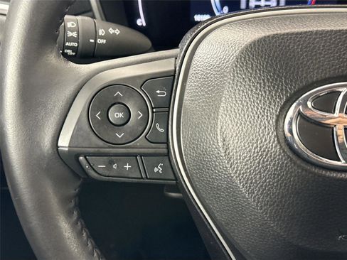 Certified 2024 Toyota Corolla Cross XLE image 29