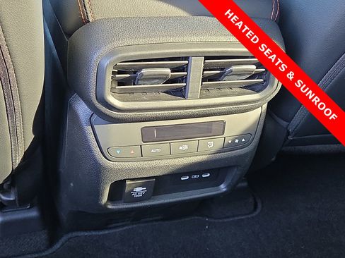 Used 2025 Honda Pilot TrailSport image 12