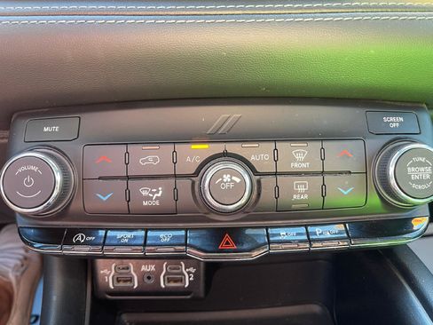 Used 2023 Dodge Durango SXT Launch Edition image 16