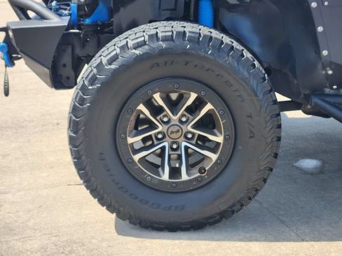 Used 2016 Jeep Wrangler Unlimited Rubicon w/ Connectivity Group AWD/4WD image 10
