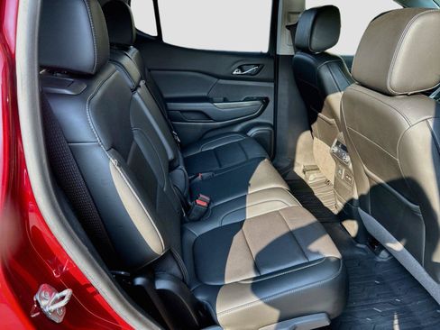 Used 2021 GMC Acadia SLT w/ LPO, Floor Liner Package FWD image 22