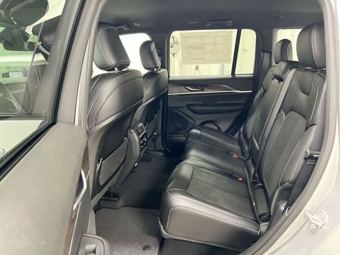 New 2026 Jeep Grand Cherokee Altitude image 23