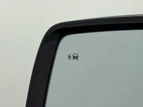 Used 2020 Chevrolet Traverse LT image 11