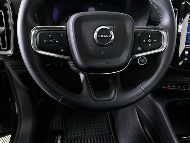 Used 2023 Volvo XC40 B5 Plus AWD/4WD image 11