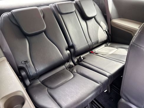 Used 2025 Kia Carnival FWD image 30