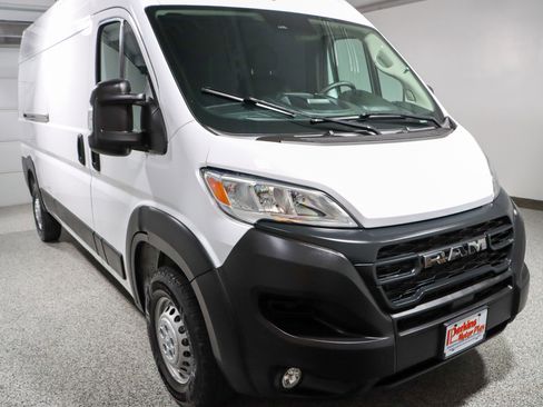 Used 2024 RAM ProMaster 2500 w/ Convenience Group FWD image 5