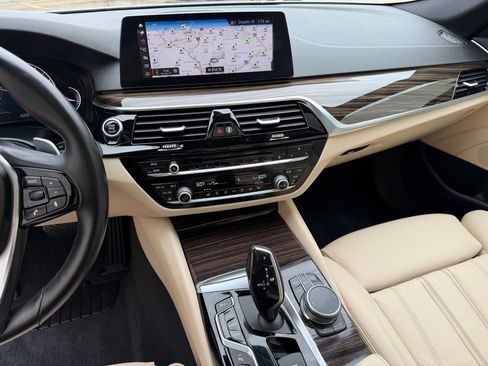 Used 2019 BMW 530i xDrive AWD/4WD image 11