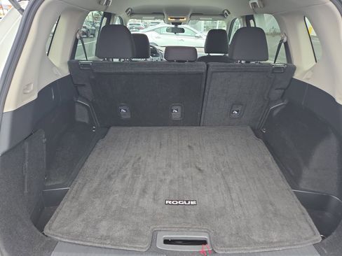 Used 2023 Nissan Rogue S image 17