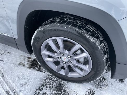 Used 2023 GMC Terrain SLT image 3