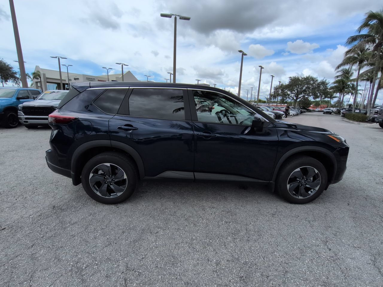 Used 2026 Nissan Rogue SV FWD image 4