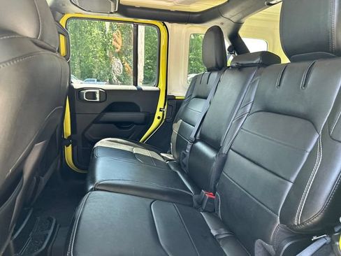 Used 2023 Jeep Wrangler Unlimited Sahara w/ Cold Weather Group AWD/4WD image 17