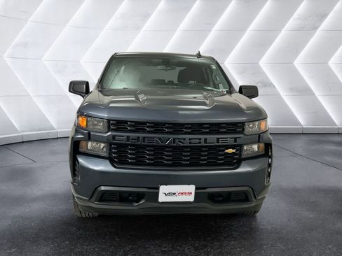 Used 2020 Chevrolet Silverado 1500 Custom w/ Custom Value Package image 2