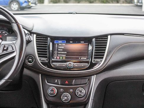 Used 2022 Chevrolet Trax LT w/ LT Convenience Package image 17