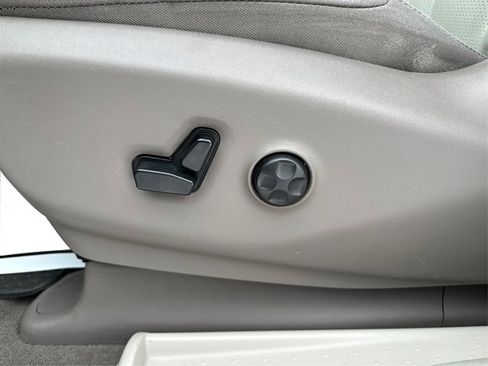 Used 2018 Chrysler Pacifica Touring-L Plus image 43