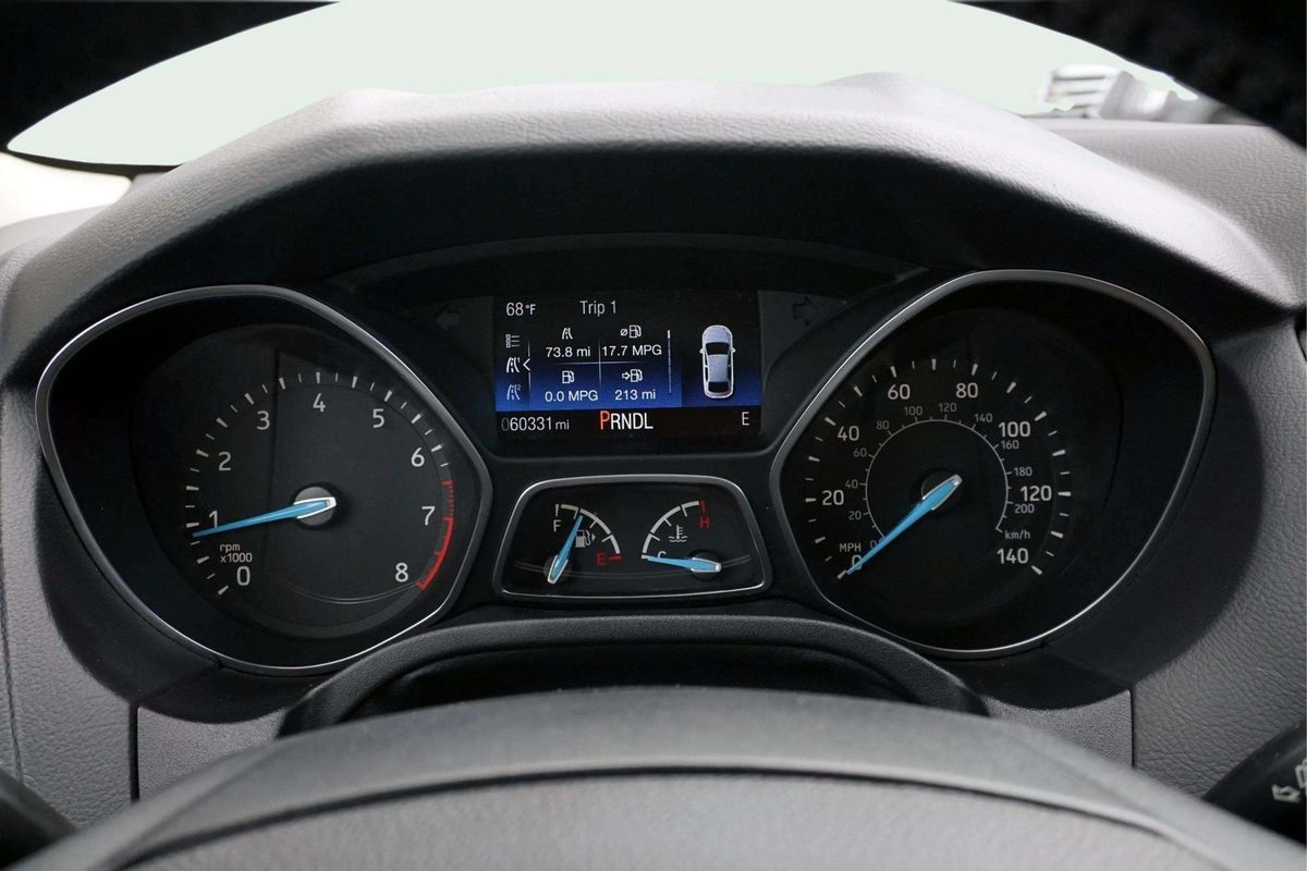 Used 2018 Ford Focus SE w/ Cold Weather Package FWD image 23