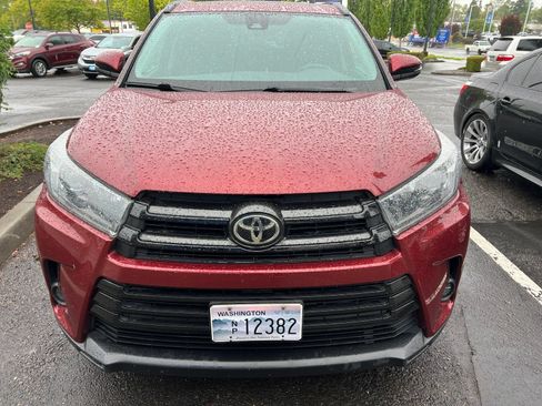 Used 2019 Toyota Highlander SE AWD/4WD image 2