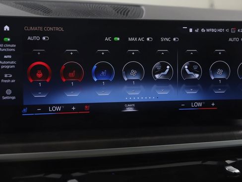 Used 2023 BMW X7 xDrive40i w/ Premium Package image 36