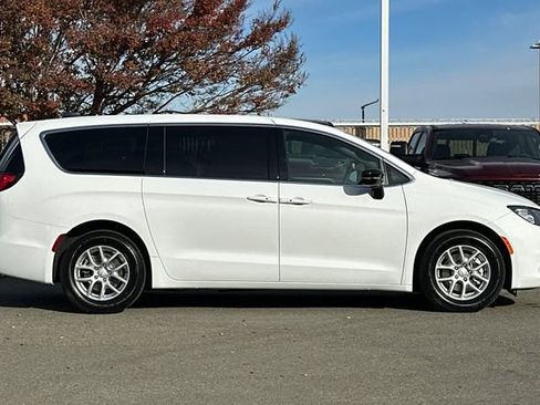 New 2026 Chrysler Voyager LX image 3