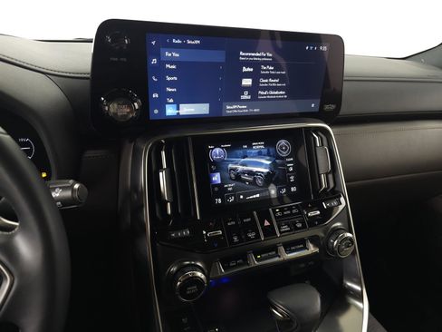 Used 2024 Lexus LX 600 4WD w/ Appearance Package image 28