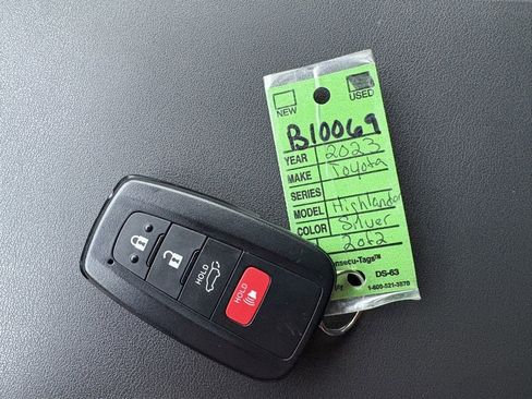 Certified 2023 Toyota Highlander LE image 26