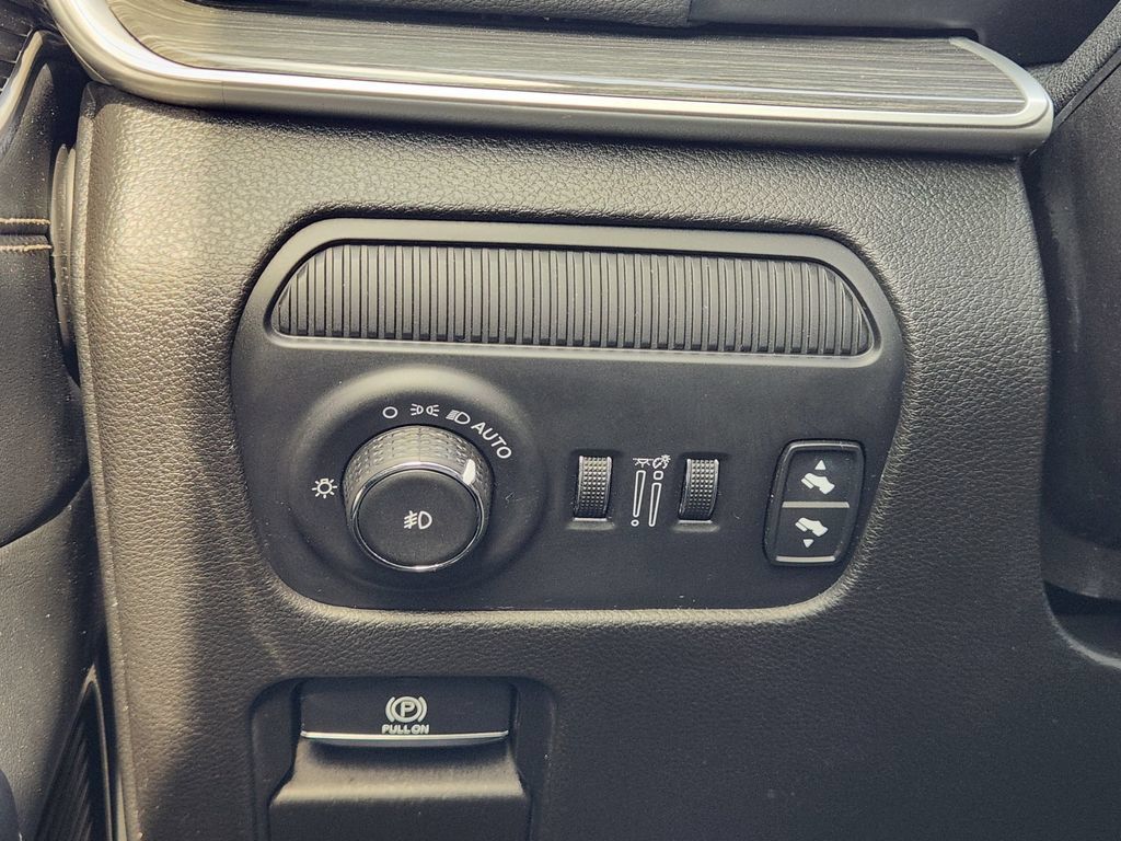 Used 2022 Jeep Wagoneer Series II w/ Rear Seat Video Group 1 AWD/4WD image 21