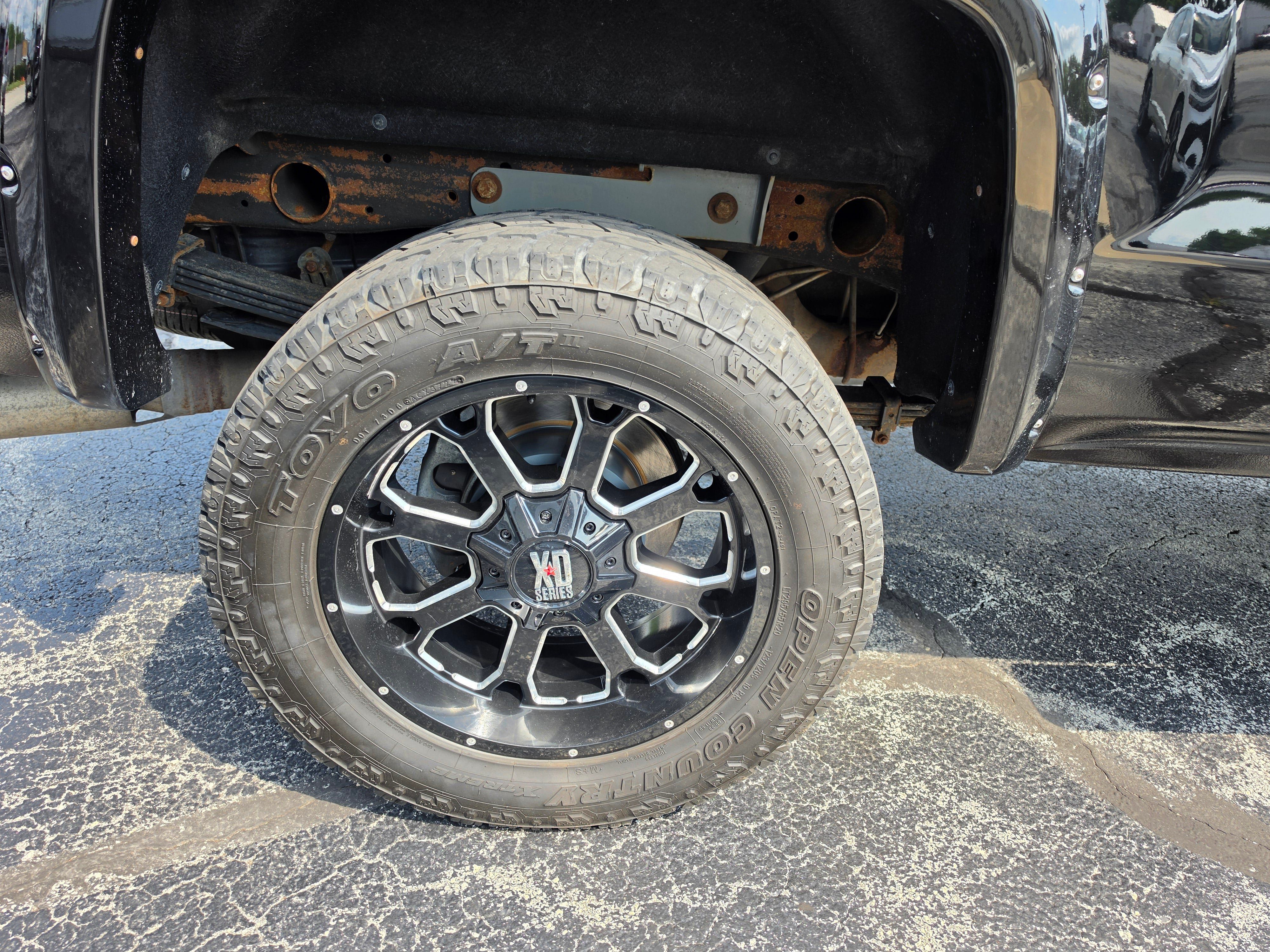 Used 2018 GMC Sierra 2500 Denali w/ Duramax Plus Package AWD/4WD image 16